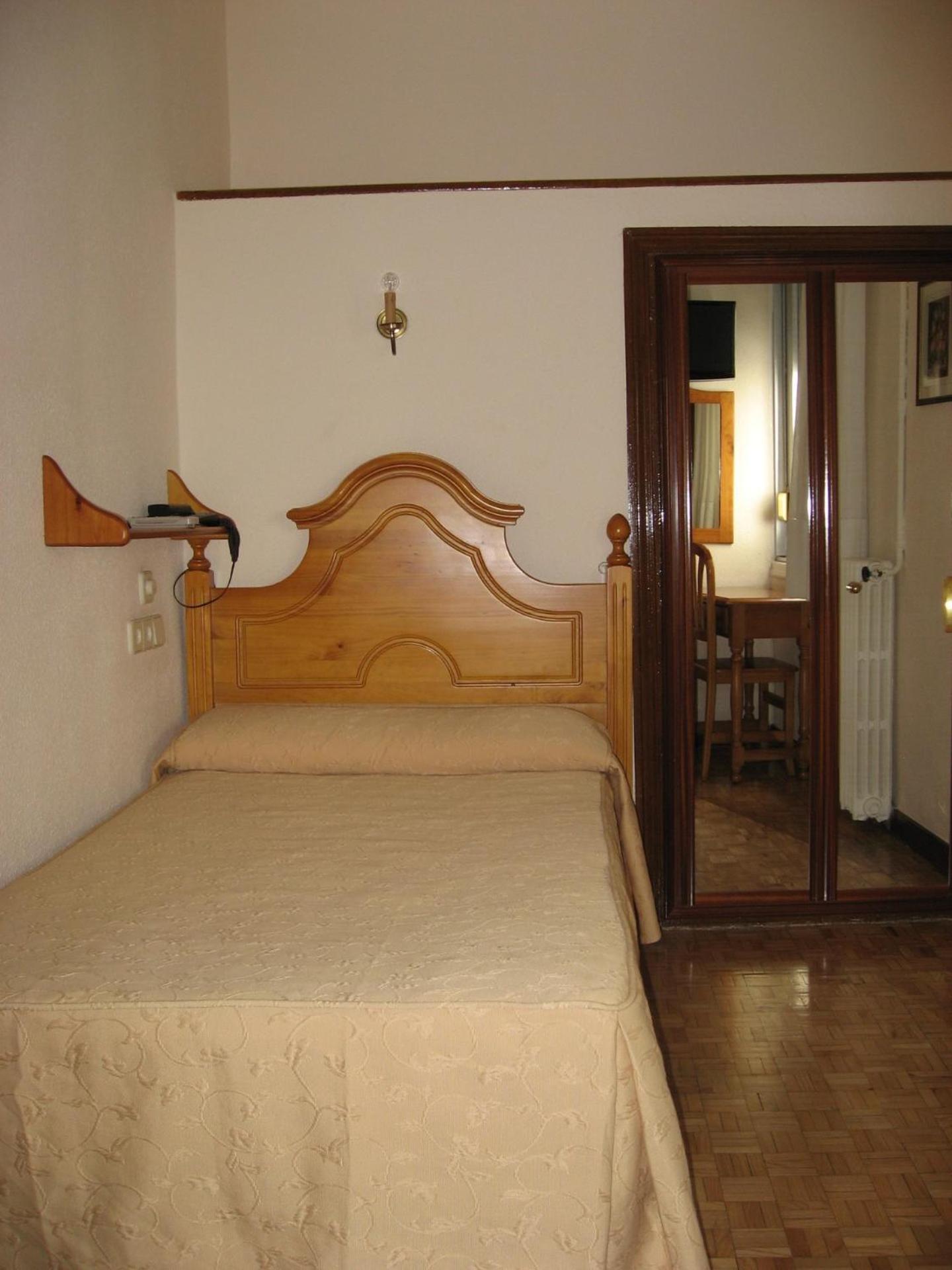 Hostal Maria Cristina Μαδρίτη Εξωτερικό φωτογραφία