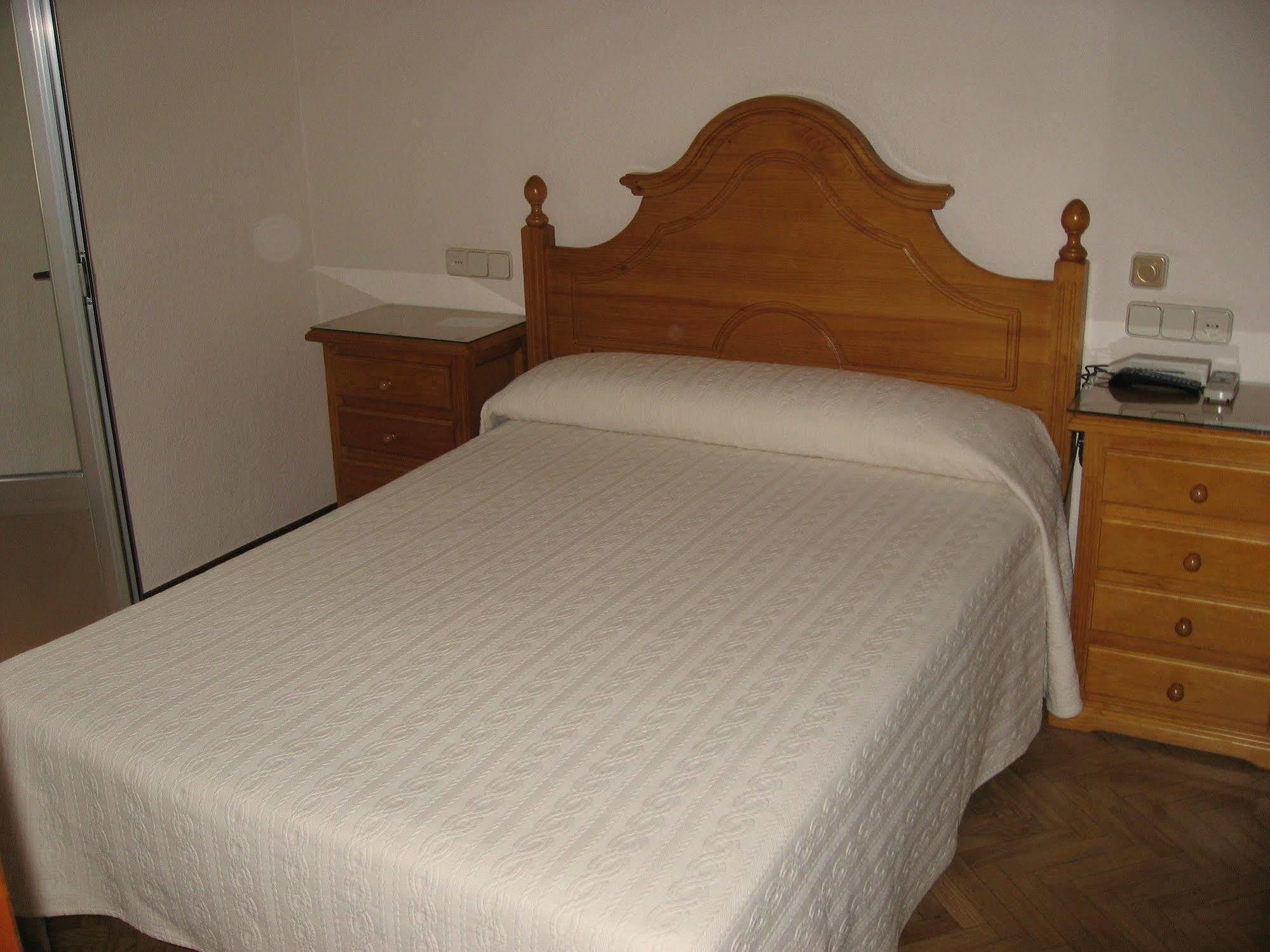Hostal Maria Cristina Μαδρίτη Εξωτερικό φωτογραφία