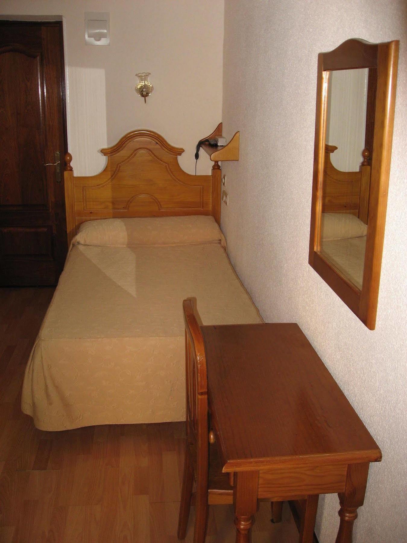 Hostal Maria Cristina Μαδρίτη Εξωτερικό φωτογραφία